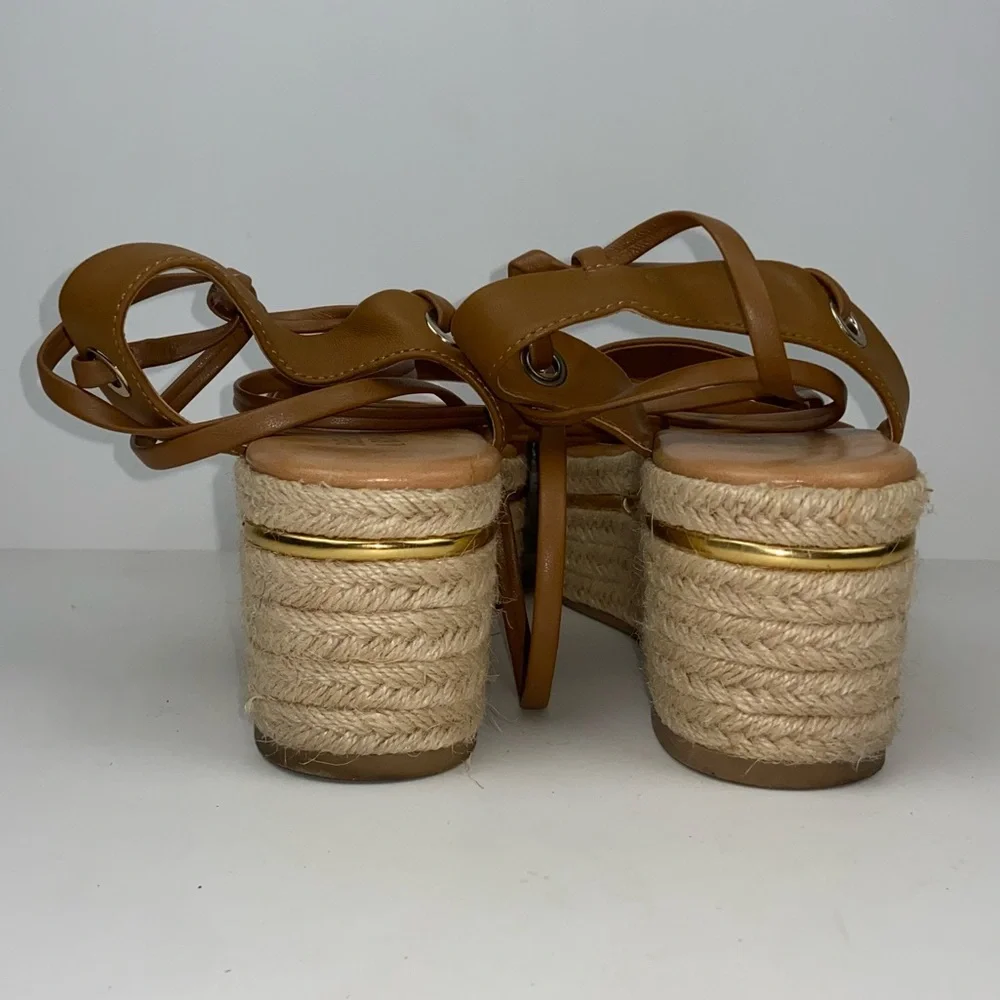 Platform Sandals Tan Leather Size 7.5 Gold accents 3 inches Bleecker & Bond